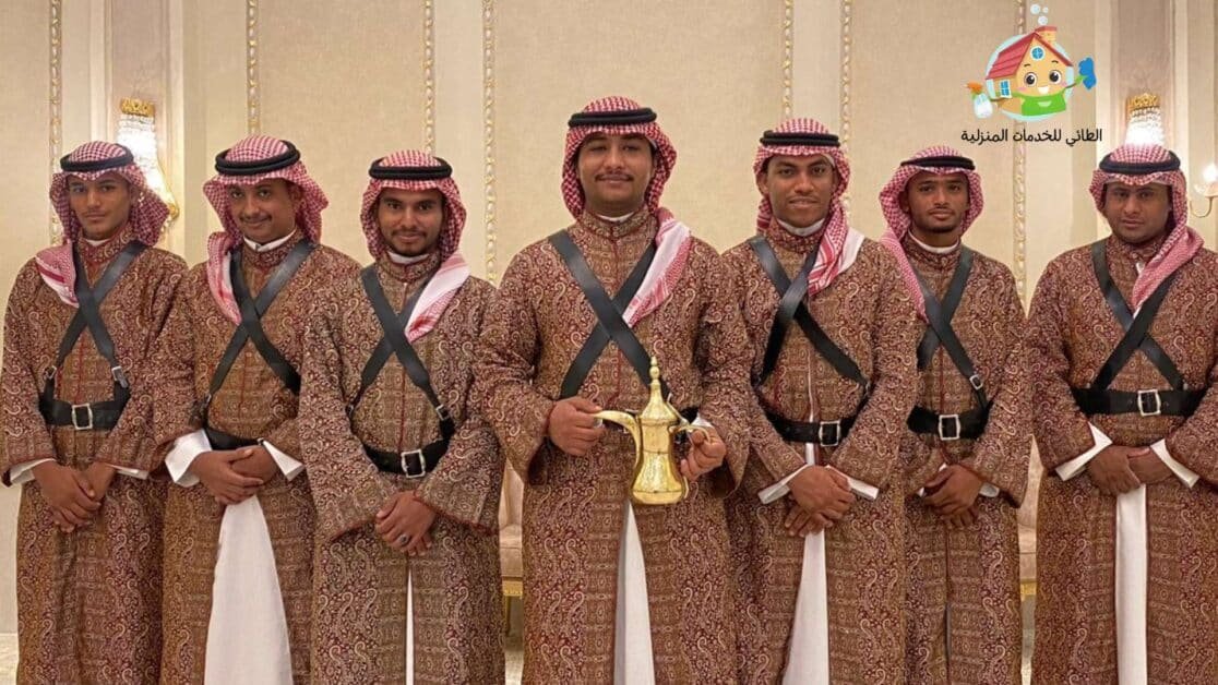 قهوجي بحائل وصبابين بالزي السعودي